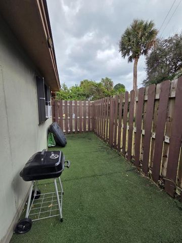 810 Sandtree Drive, Palm Beach Gardens, FL 33403