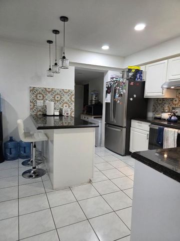 810 Sandtree Drive, Palm Beach Gardens, FL 33403