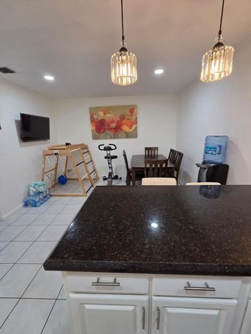 810 Sandtree Drive, Palm Beach Gardens, FL 33403