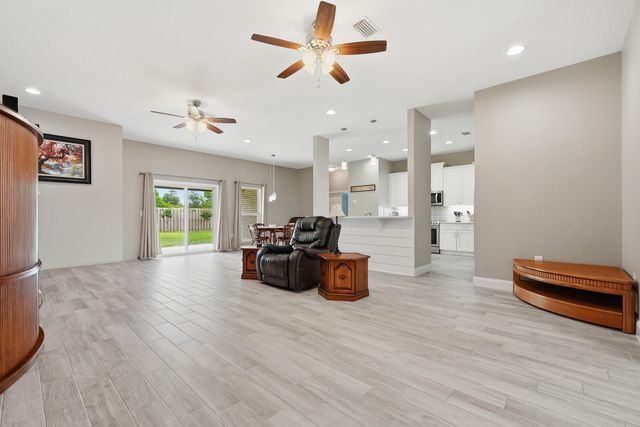 4730 Chanson Crossing Crossing, Crestview, FL 32539
