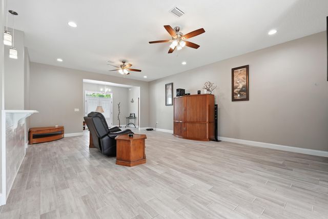 4730 Chanson Crossing Crossing, Crestview, FL 32539