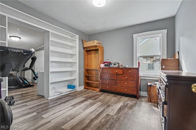 15 Massachusetts Avenue, Poland, OH 44514