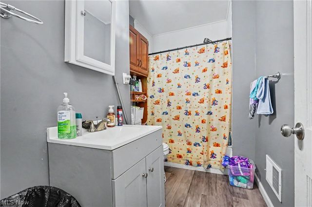 15 Massachusetts Avenue, Poland, OH 44514