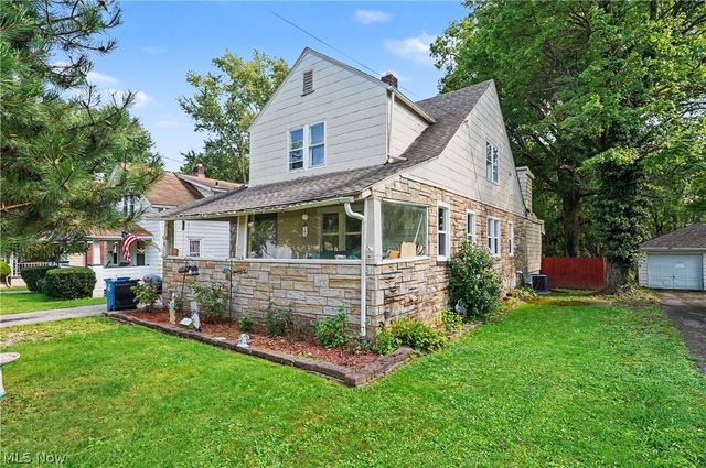 15 Massachusetts Avenue, Poland, OH 44514