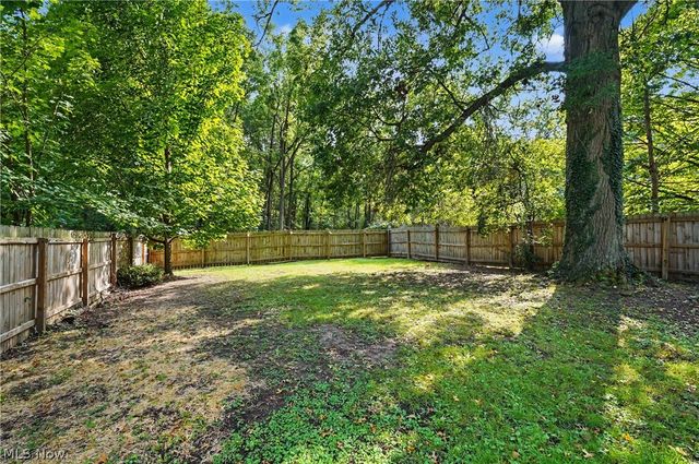 15 Massachusetts Avenue, Poland, OH 44514