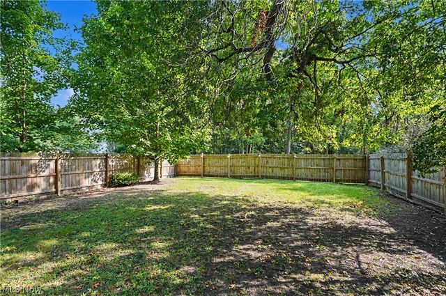 15 Massachusetts Avenue, Poland, OH 44514