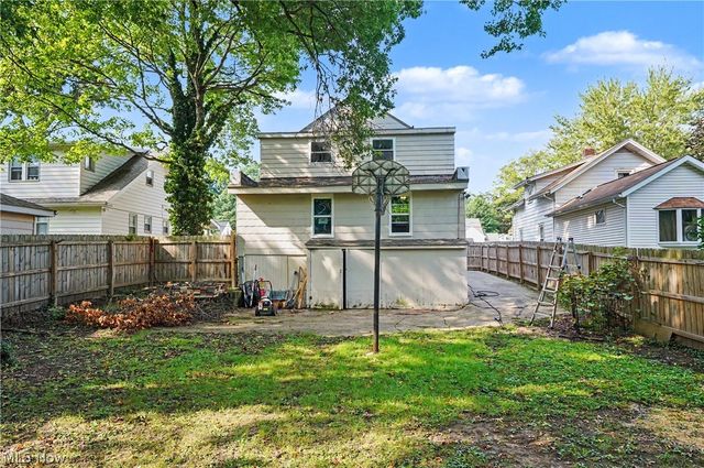 15 Massachusetts Avenue, Poland, OH 44514