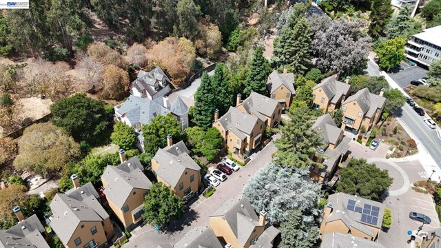 19 Edgewood Pl, Belmont, CA 94002