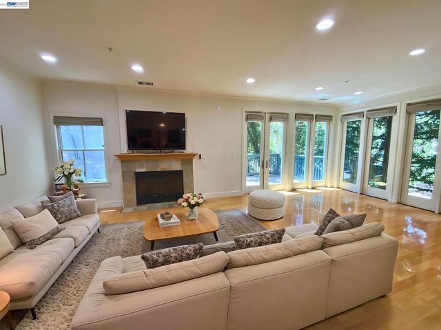 19 Edgewood Pl, Belmont, CA 94002
