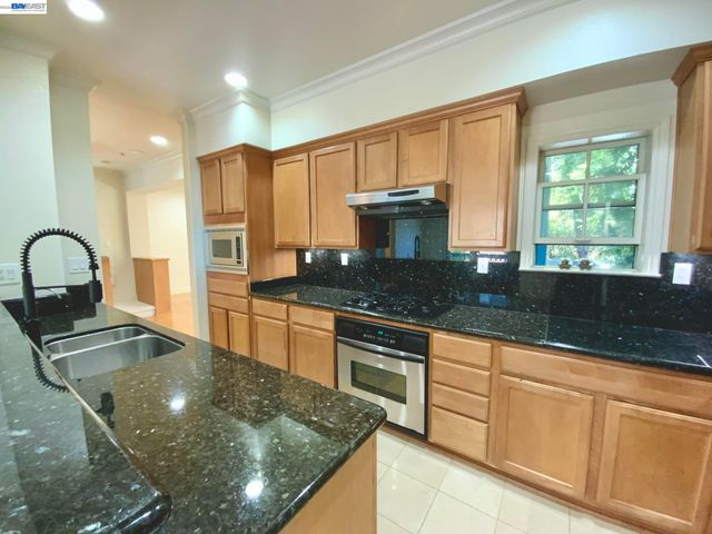 19 Edgewood Pl, Belmont, CA 94002