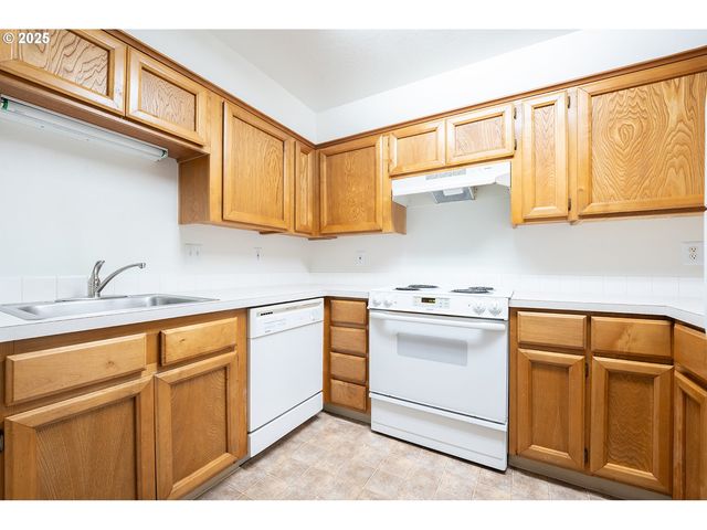 8720 Sw TUALATIN Rd 206, Tualatin, OR 97062