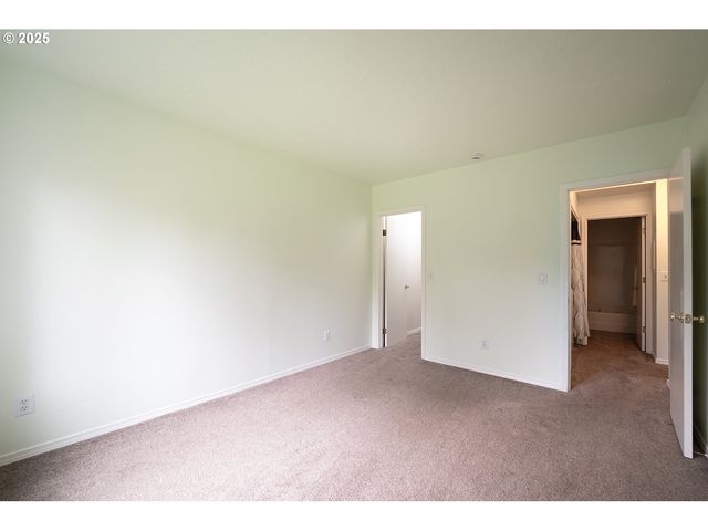 8720 Sw TUALATIN Rd 206, Tualatin, OR 97062