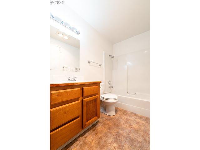 8720 Sw TUALATIN Rd 206, Tualatin, OR 97062