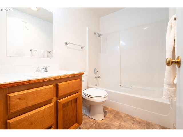 8720 Sw TUALATIN Rd 206, Tualatin, OR 97062