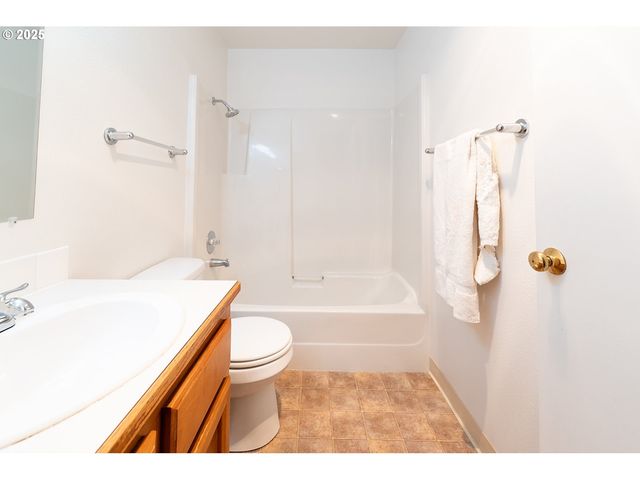 8720 Sw TUALATIN Rd 206, Tualatin, OR 97062