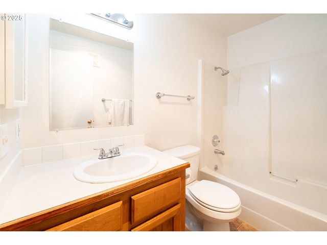 8720 Sw TUALATIN Rd 206, Tualatin, OR 97062