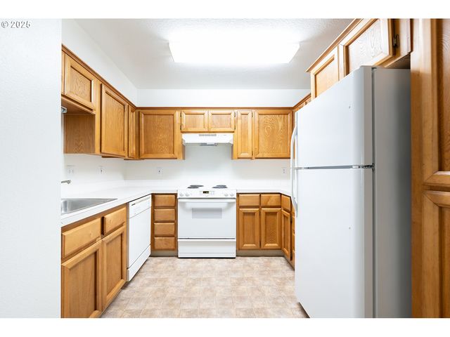 8720 Sw TUALATIN Rd 206, Tualatin, OR 97062