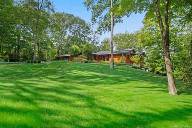2 The Logging Road, Waccabuc, NY 10597