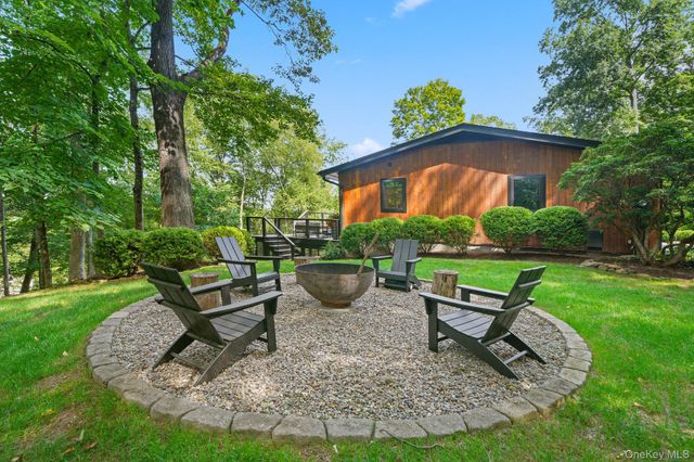 2 The Logging Road, Waccabuc, NY 10597