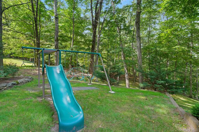 2 The Logging Road, Waccabuc, NY 10597