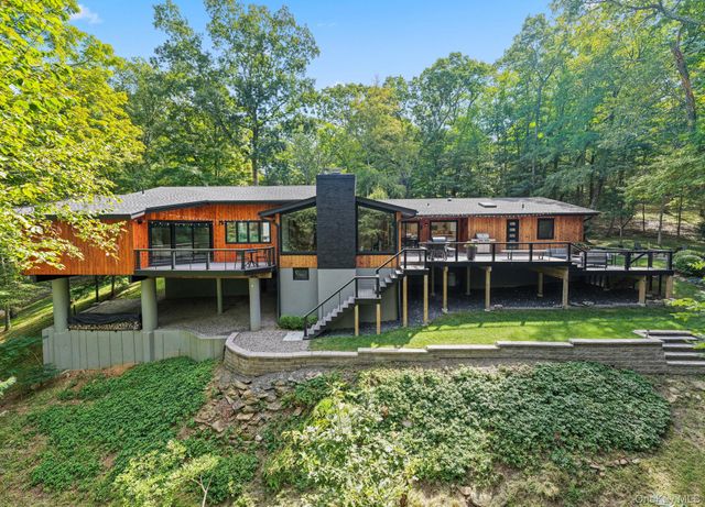 2 The Logging Road, Waccabuc, NY 10597