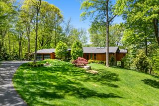 2 The Logging Road, Waccabuc, NY 10597