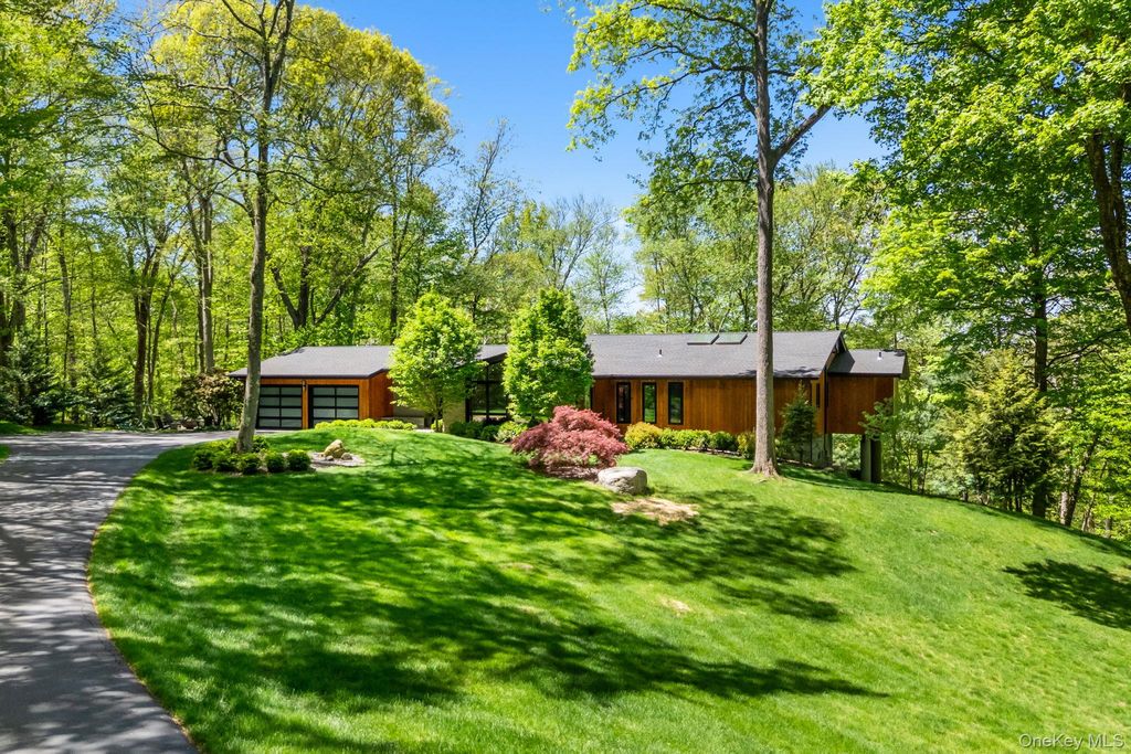 2 The Logging Road, Waccabuc, NY 10597