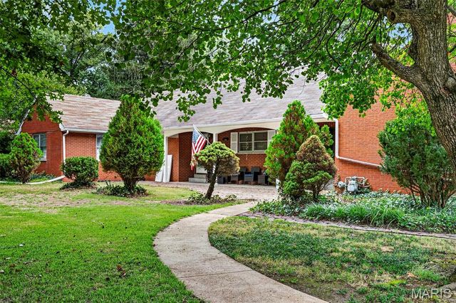 24 Weinel Drive, Fairview Heights, IL 62208
