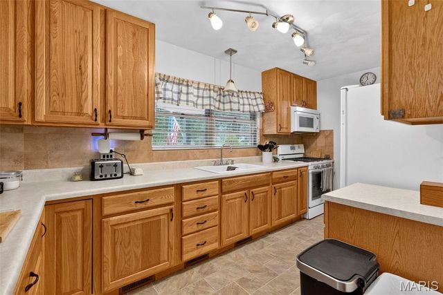 24 Weinel Drive, Fairview Heights, IL 62208