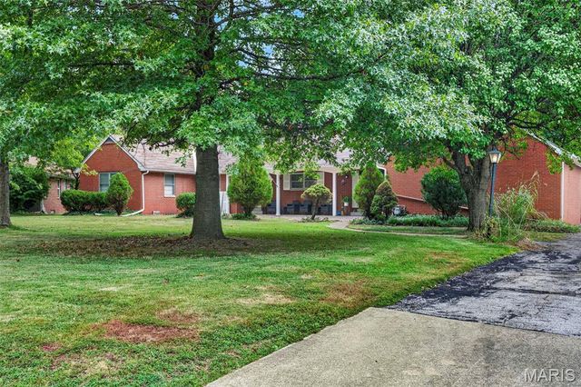 24 Weinel Drive, Fairview Heights, IL 62208