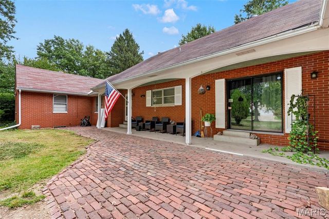 24 Weinel Drive, Fairview Heights, IL 62208
