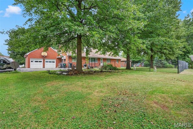 24 Weinel Drive, Fairview Heights, IL 62208