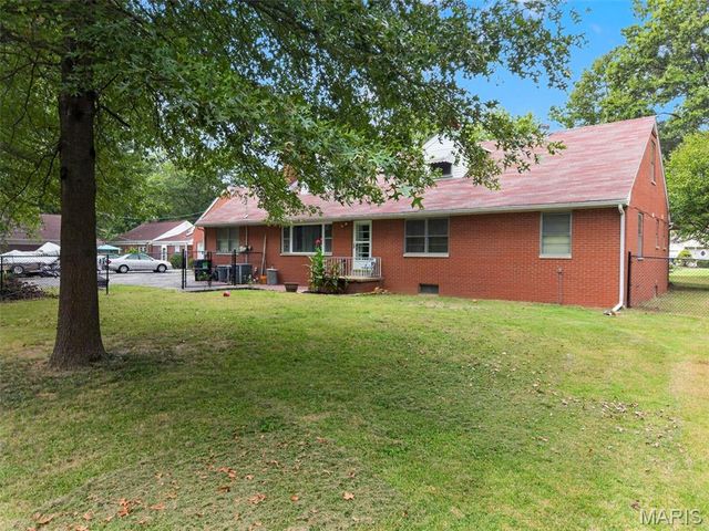 24 Weinel Drive, Fairview Heights, IL 62208