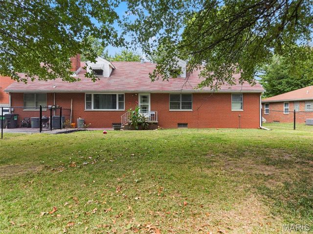 24 Weinel Drive, Fairview Heights, IL 62208