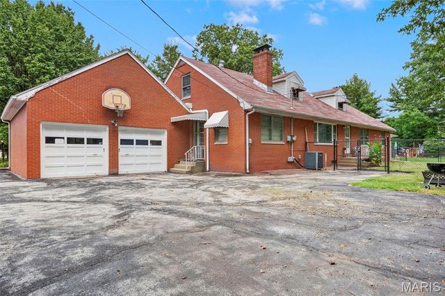 24 Weinel Drive, Fairview Heights, IL 62208