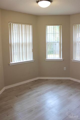 5129 Goshawk Dr, Milton, FL 32570