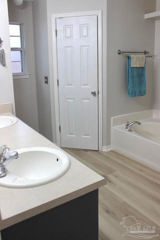 5129 Goshawk Dr, Milton, FL 32570