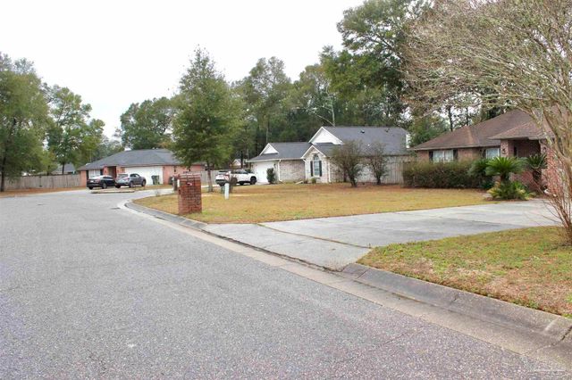 5129 Goshawk Dr, Milton, FL 32570