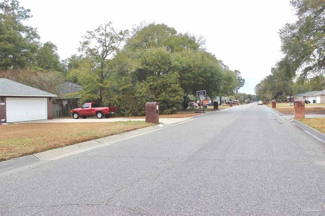 5129 Goshawk Dr, Milton, FL 32570