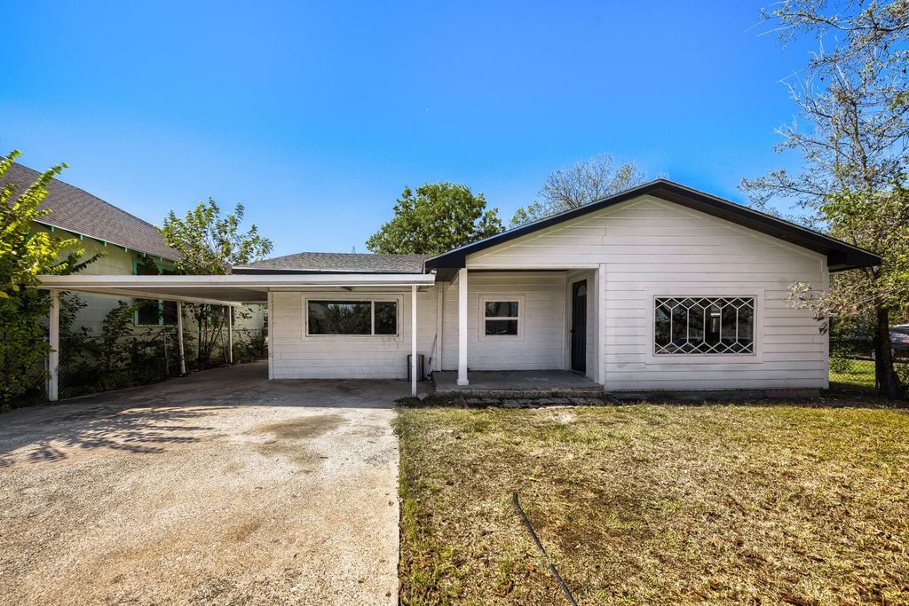3508 Livingston Avenue, Fort Worth, TX 76110