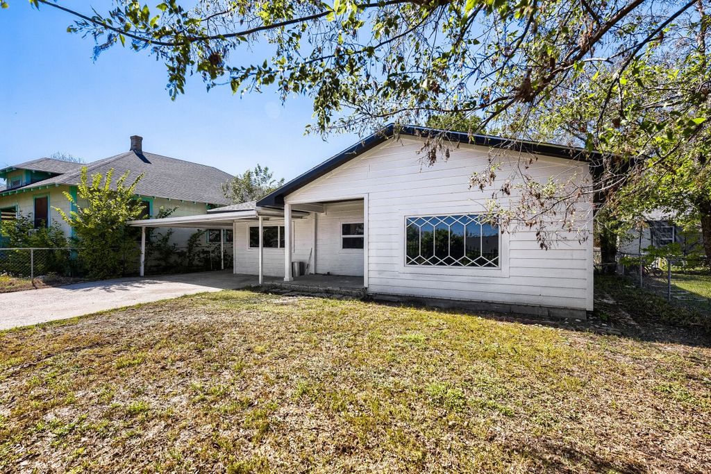 3508 Livingston Avenue, Fort Worth, TX 76110 — photo 2
