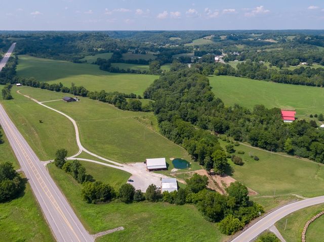2564 New Highway 7, Santa Fe, TN 38482