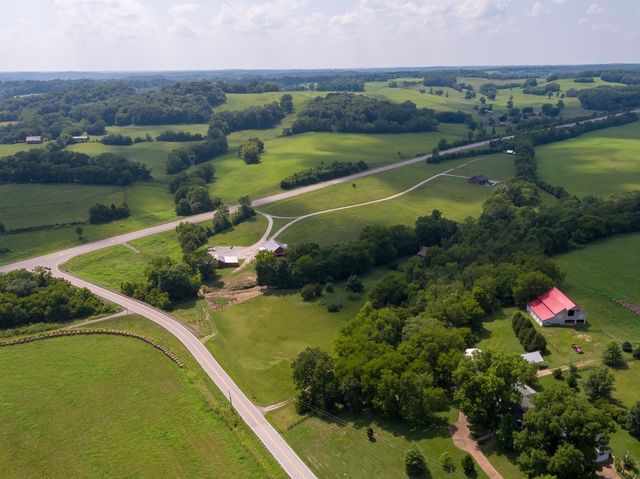 2564 New Highway 7, Santa Fe, TN 38482