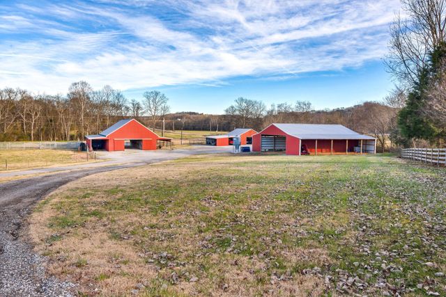 2564 New Highway 7, Santa Fe, TN 38482