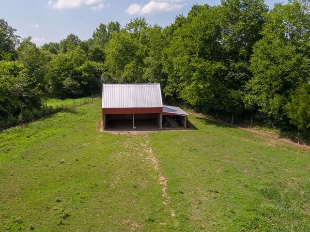 2564 New Highway 7, Santa Fe, TN 38482