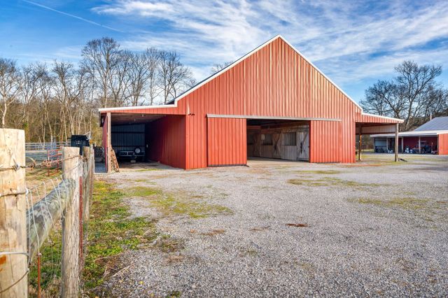 2564 New Highway 7, Santa Fe, TN 38482