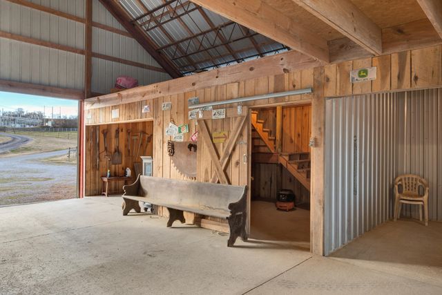 2564 New Highway 7, Santa Fe, TN 38482