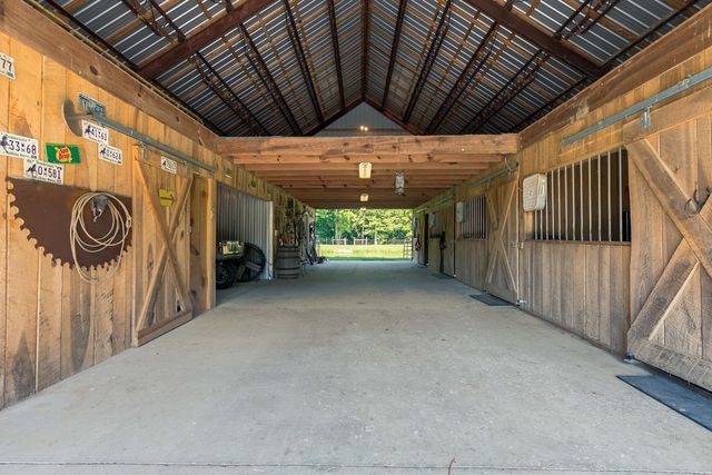 2564 New Highway 7, Santa Fe, TN 38482