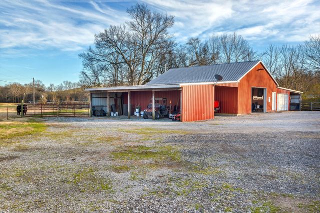 2564 New Highway 7, Santa Fe, TN 38482