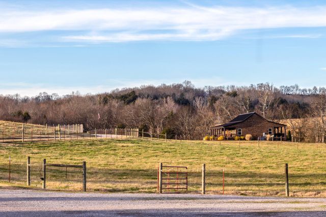 2564 New Highway 7, Santa Fe, TN 38482
